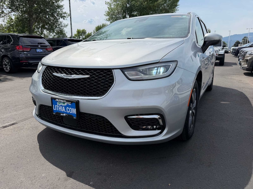 Used 2023 Chrysler Pacifica Hybrid Touring L Van