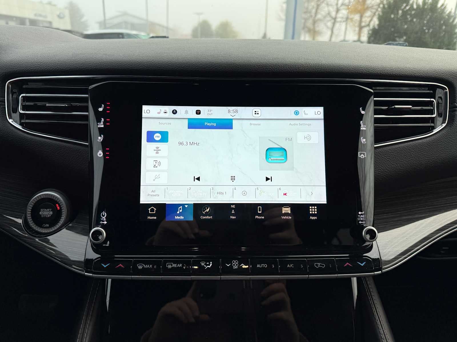 Thumbnail: 2022 Jeep Wagoneer - 17