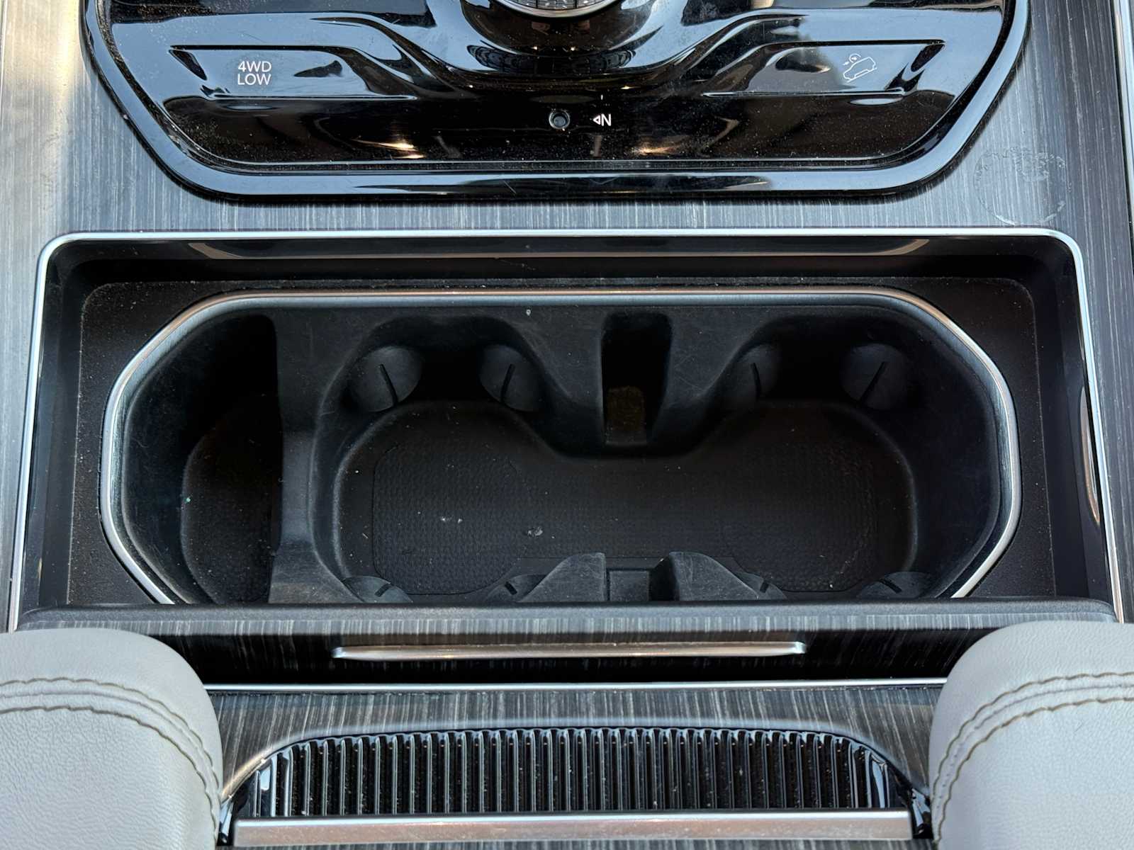 Thumbnail: 2023 Jeep Wagoneer - 19