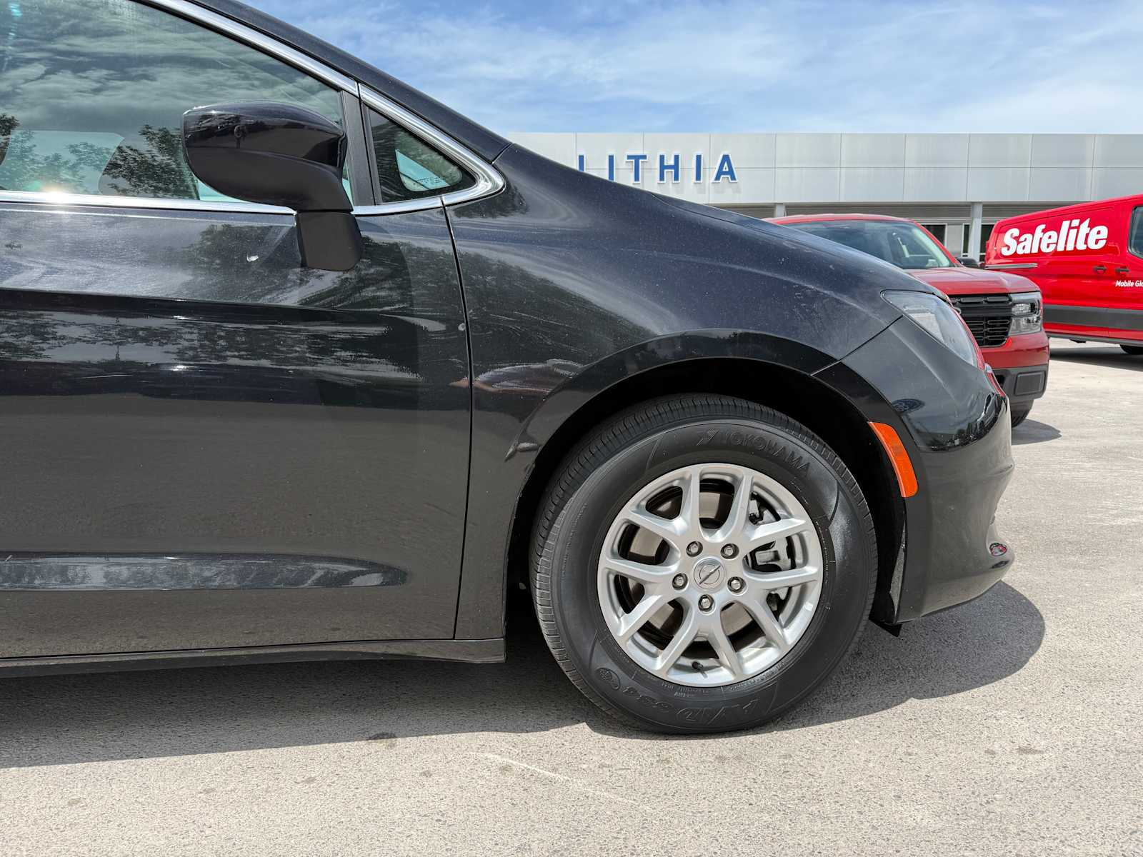 2023 Chrysler Voyager LX 5