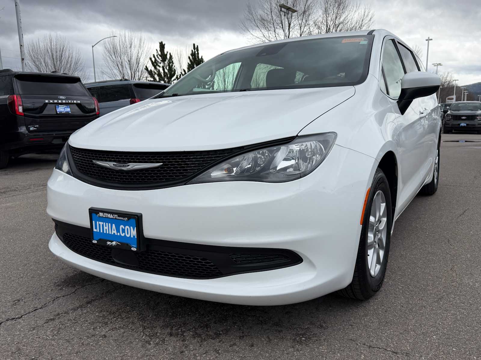 Thumbnail: 2023 Chrysler Voyager - 1