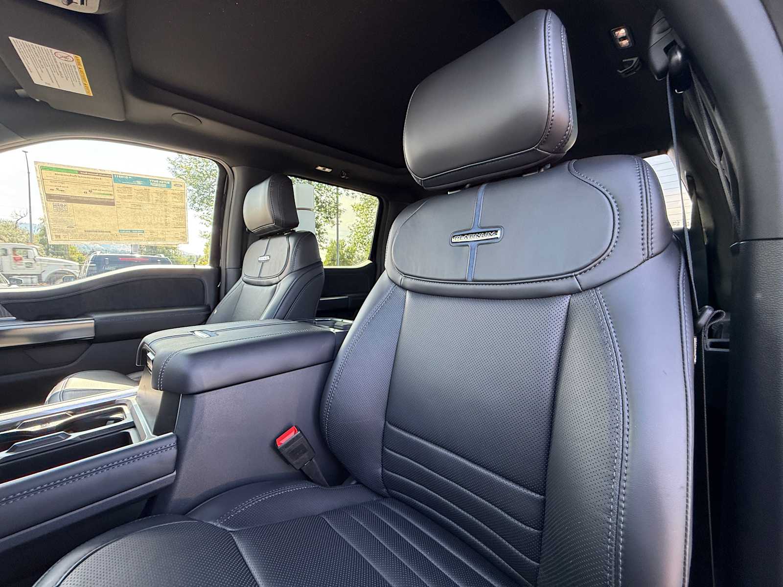 2025 Ford F-350 Super Duty Platinum - Photo 11