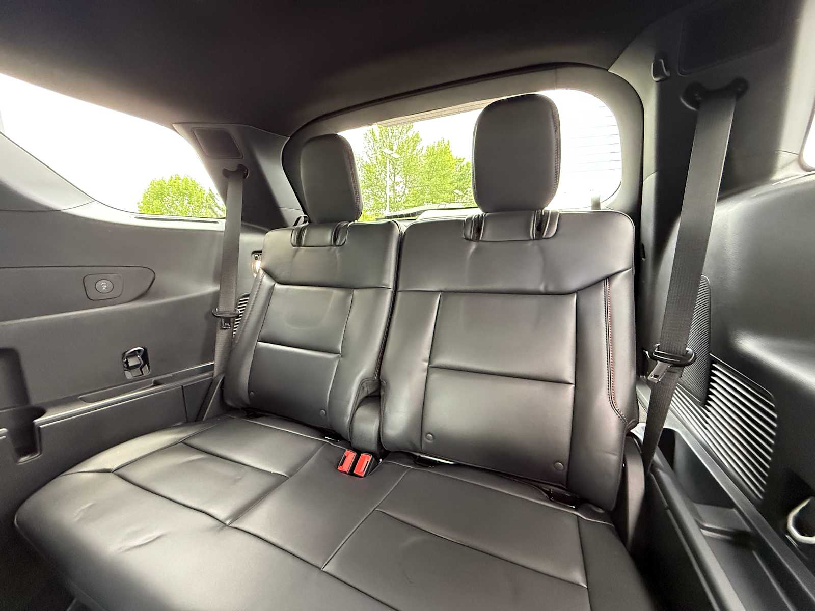 2025 Ford Explorer ST-Line 28