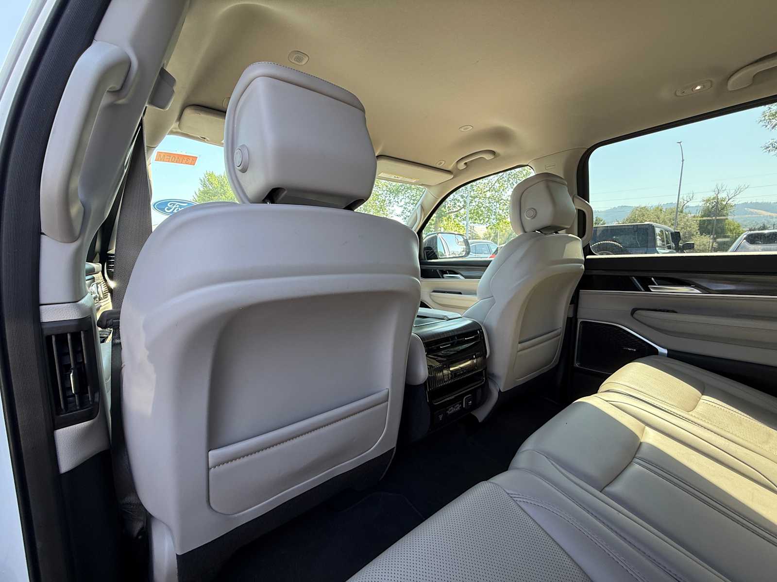 Thumbnail: 2023 Jeep Wagoneer - 26