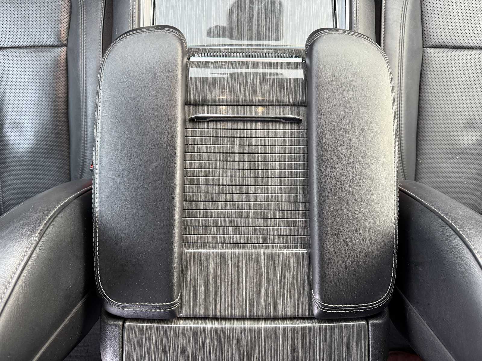 Thumbnail: 2022 Jeep Wagoneer - 23