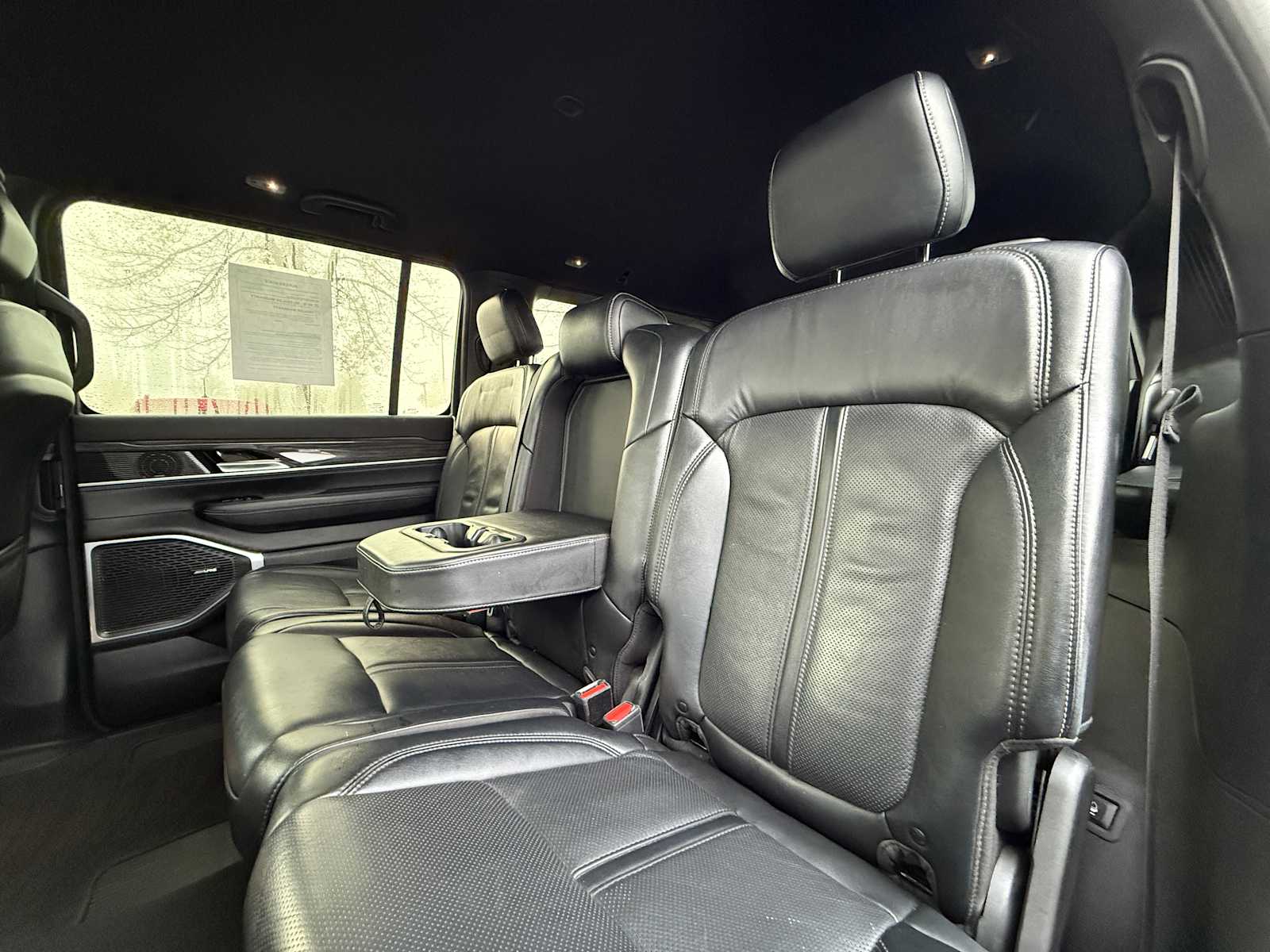 Thumbnail: 2022 Jeep Wagoneer - 27