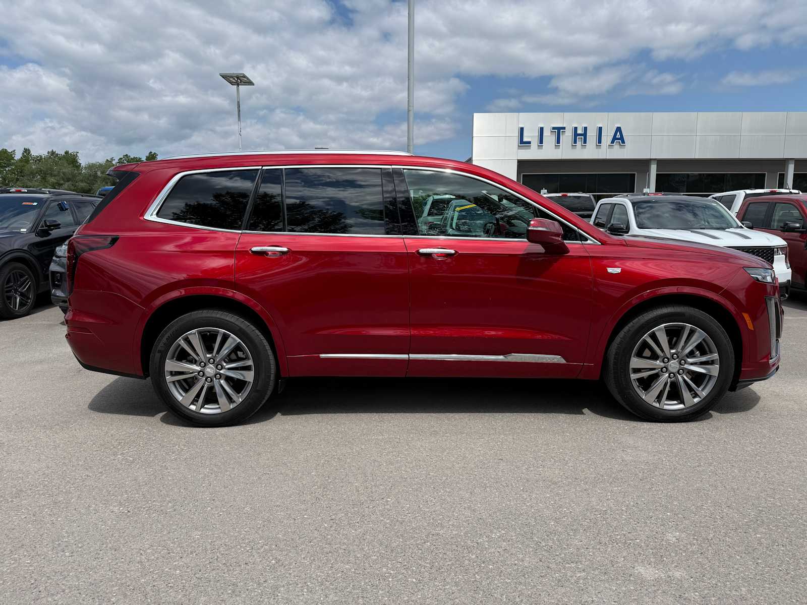 Thumbnail: 2024 Cadillac XT6 - 6