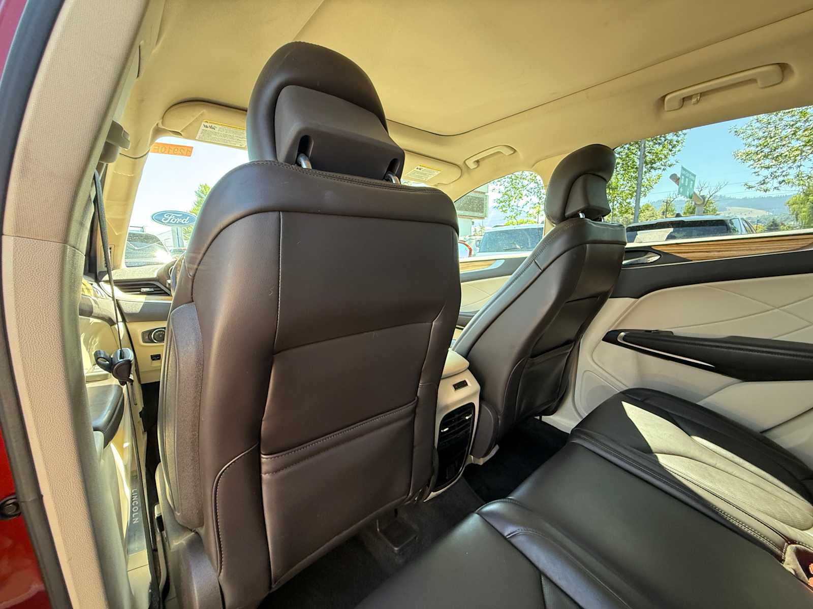 Thumbnail: 2016 Lincoln MKC - 27