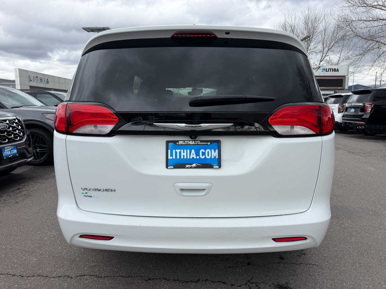 Thumbnail: 2023 Chrysler Voyager - 8