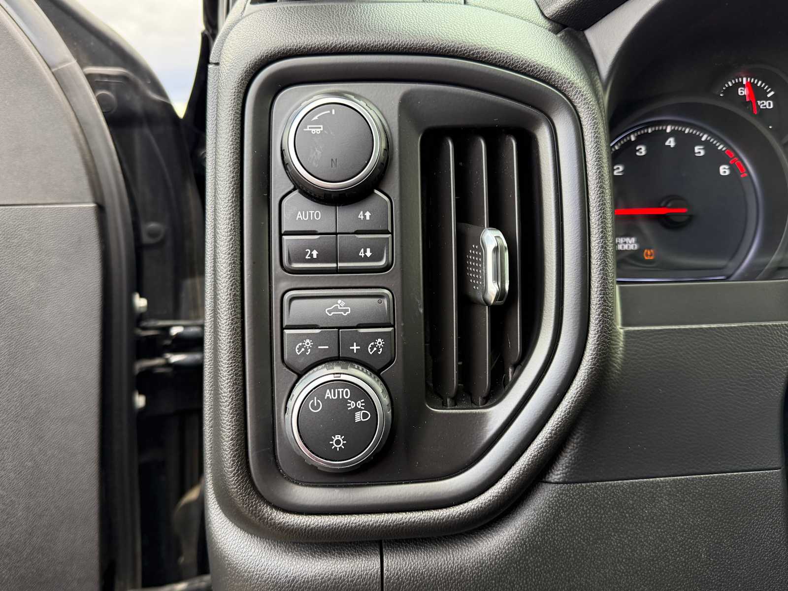 Thumbnail: 2019 Chevrolet Silverado 1500 - 11