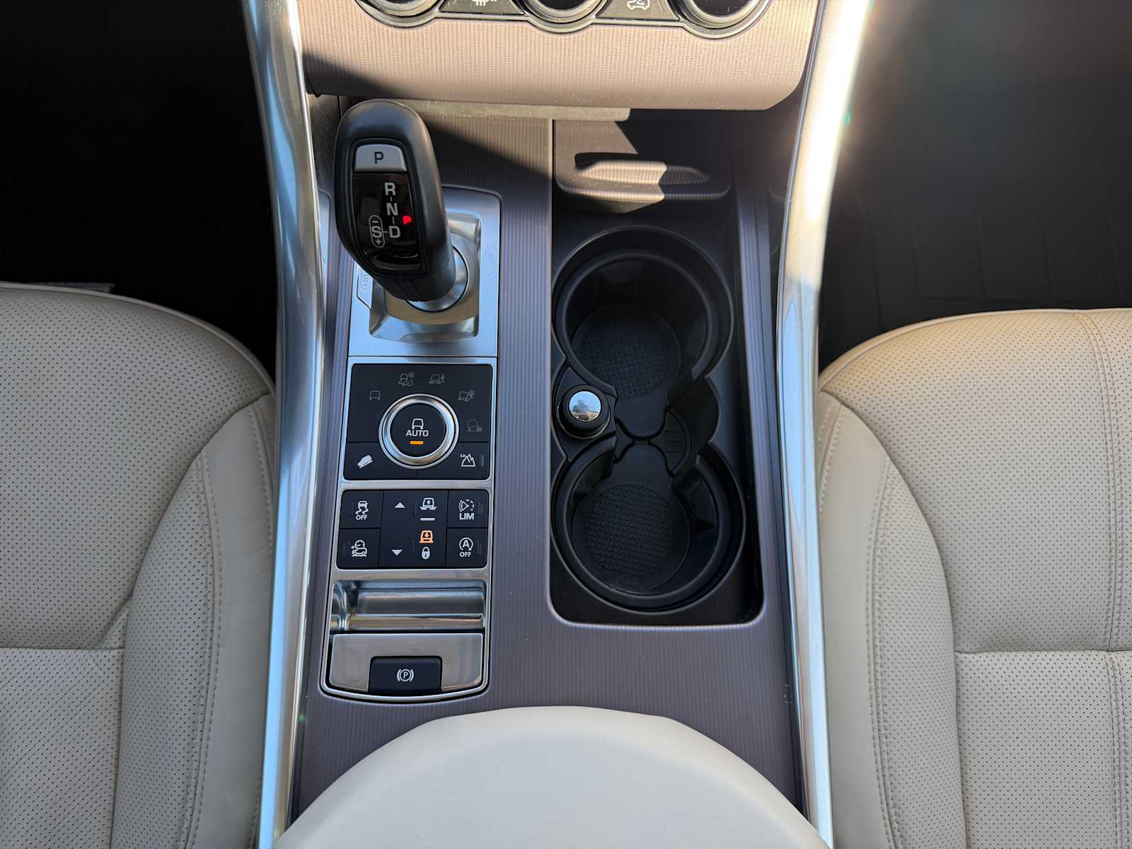 Thumbnail: 2017 Land Rover Range Rover Sport - 19