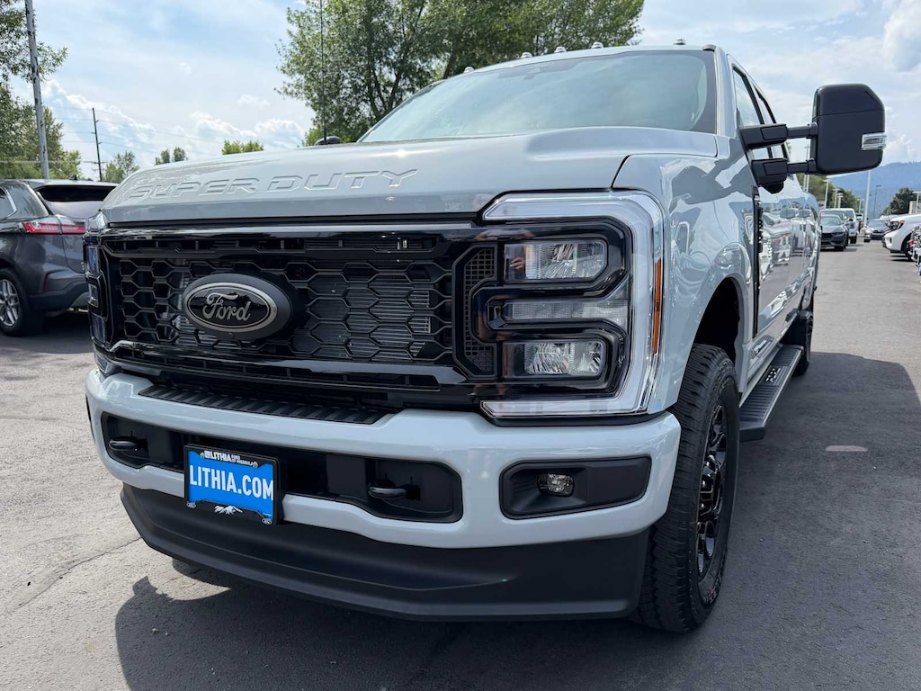 New 2026 Ford F-350 Lariat Truck Crew Cab