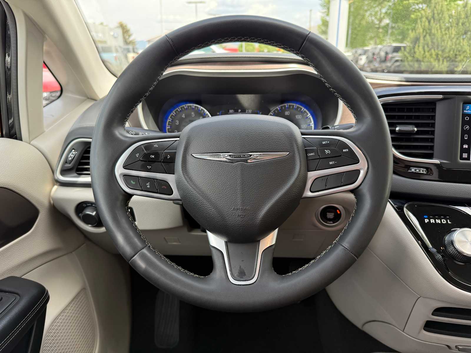 2023 Chrysler Voyager LX 13