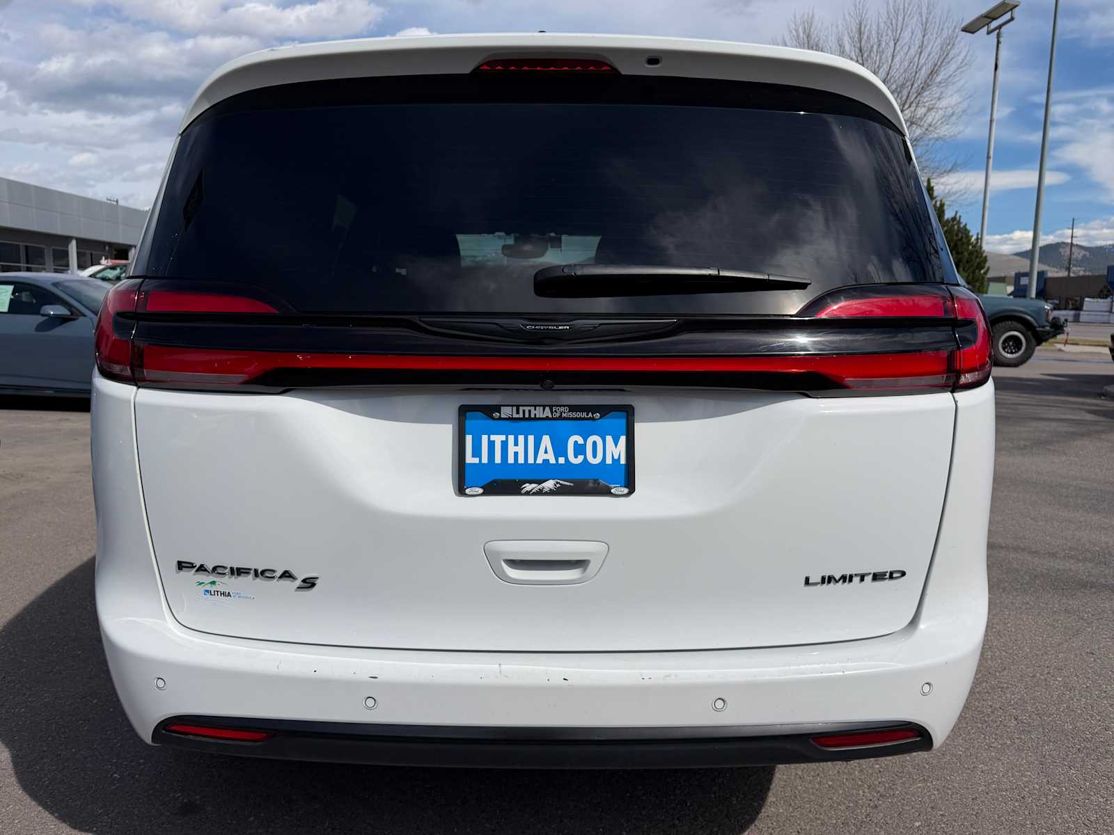 Thumbnail: 2025 Chrysler Pacifica - 8