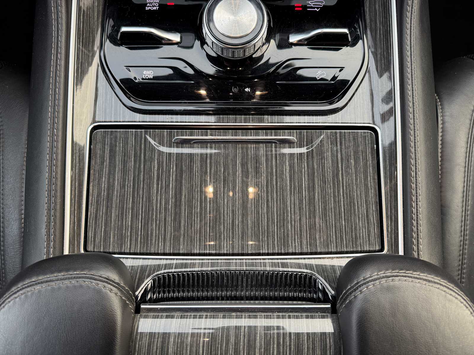 Thumbnail: 2022 Jeep Wagoneer - 21