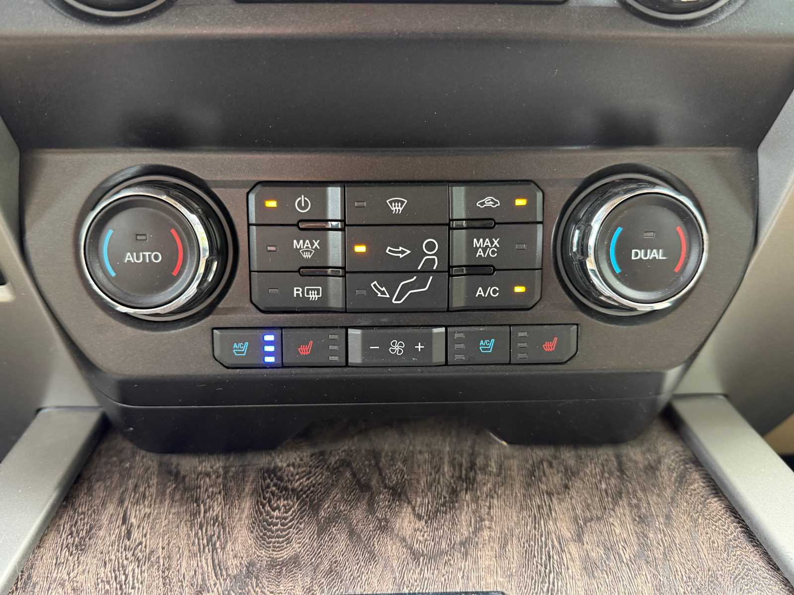 Thumbnail: 2019 Ford Econoline - 17