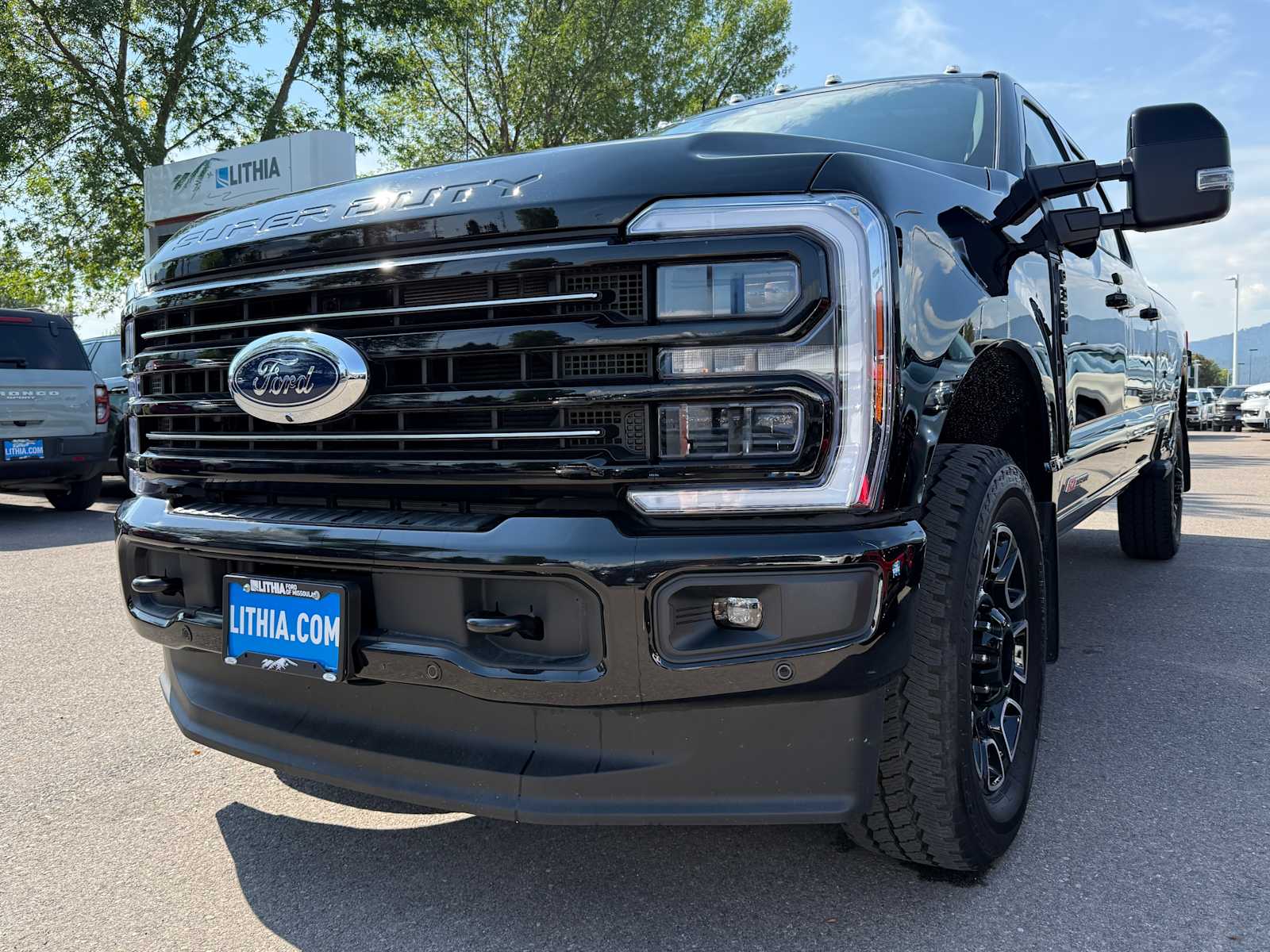 2025 Ford F-350 Super Duty Platinum's photo