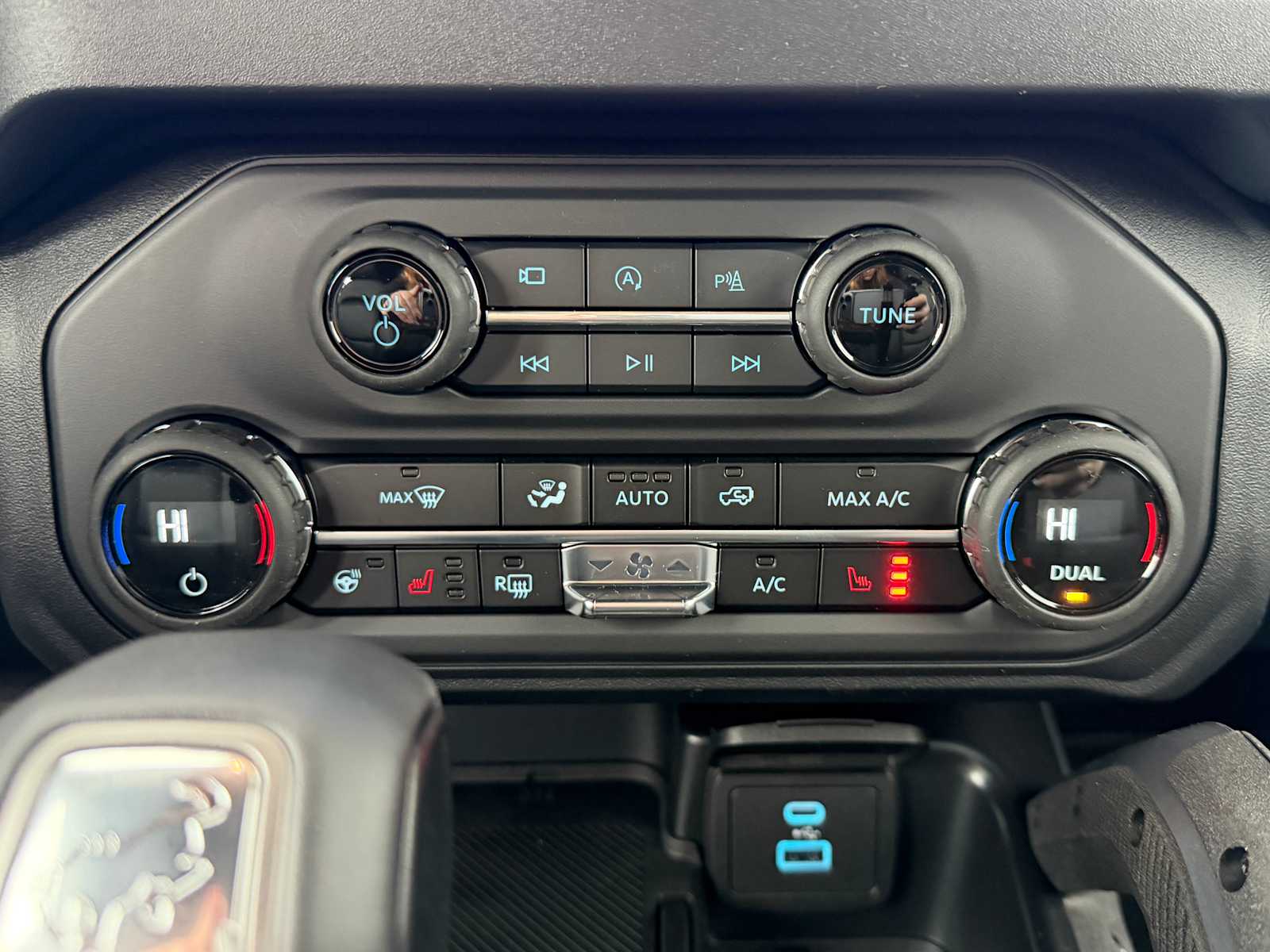 Thumbnail: 2025 Ford Bronco - 18