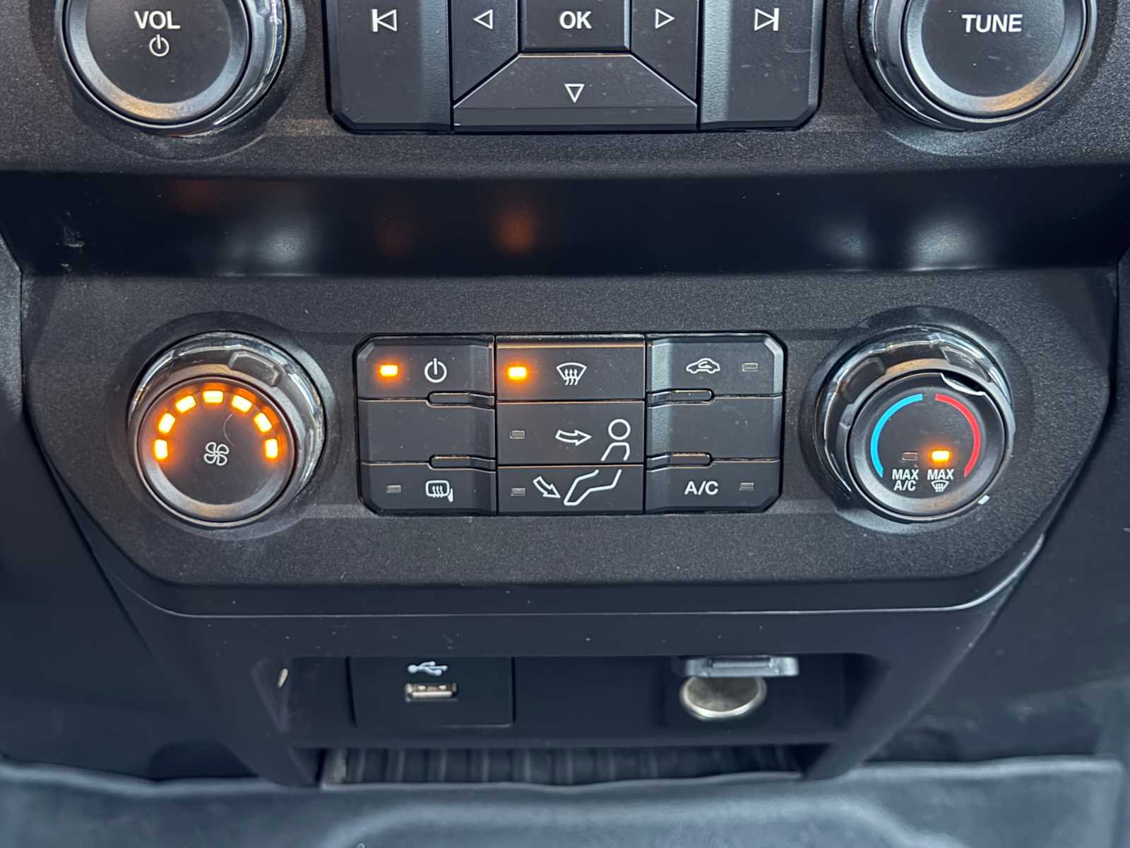 Thumbnail: 2019 Ford Econoline - 19