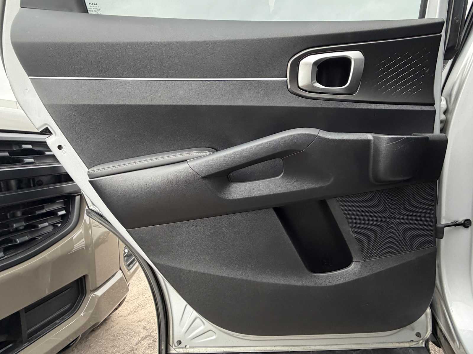 Thumbnail: 2023 Kia Sorento - 22