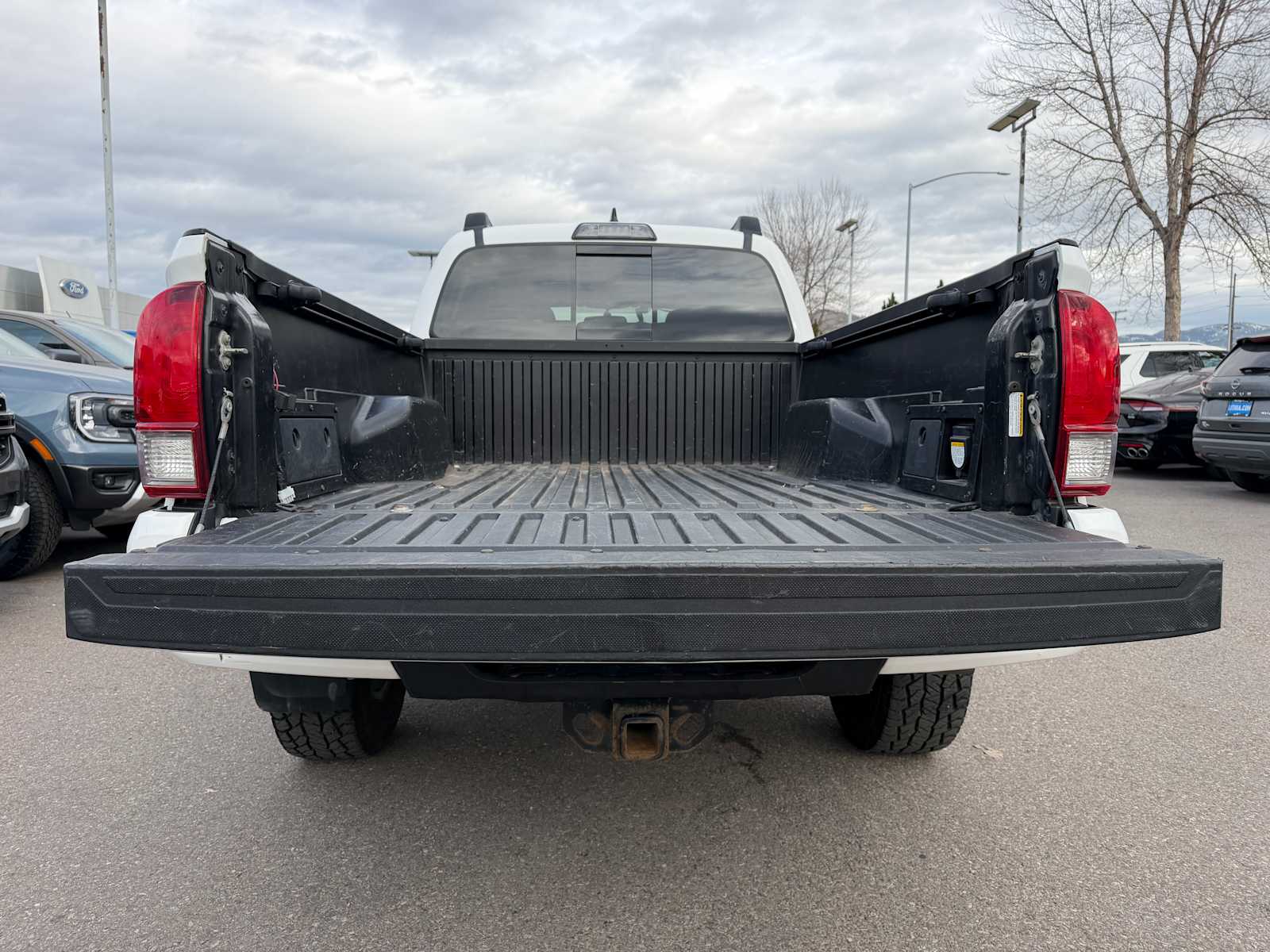 Thumbnail: 2017 Toyota Tacoma - 9