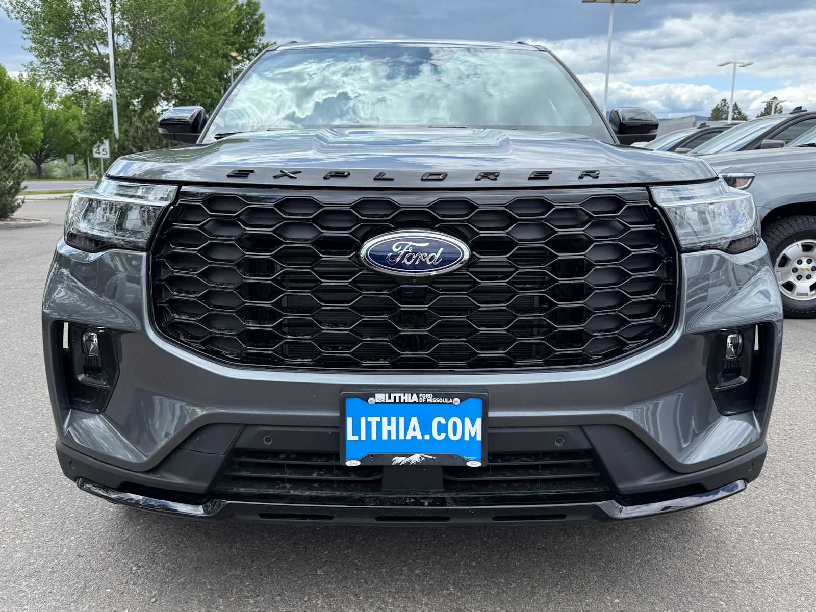 2025 Ford Explorer ST-Line 2