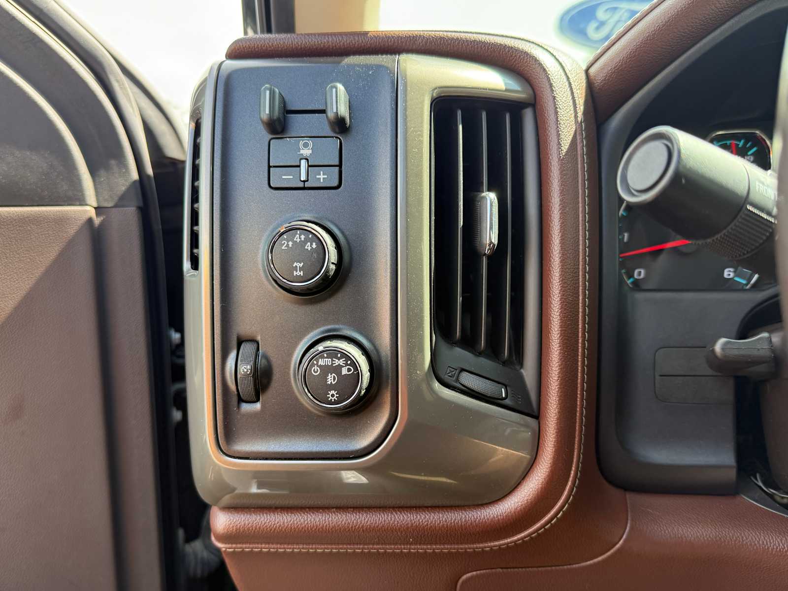 Thumbnail: 2015 Chevrolet Silverado 2500 - 13