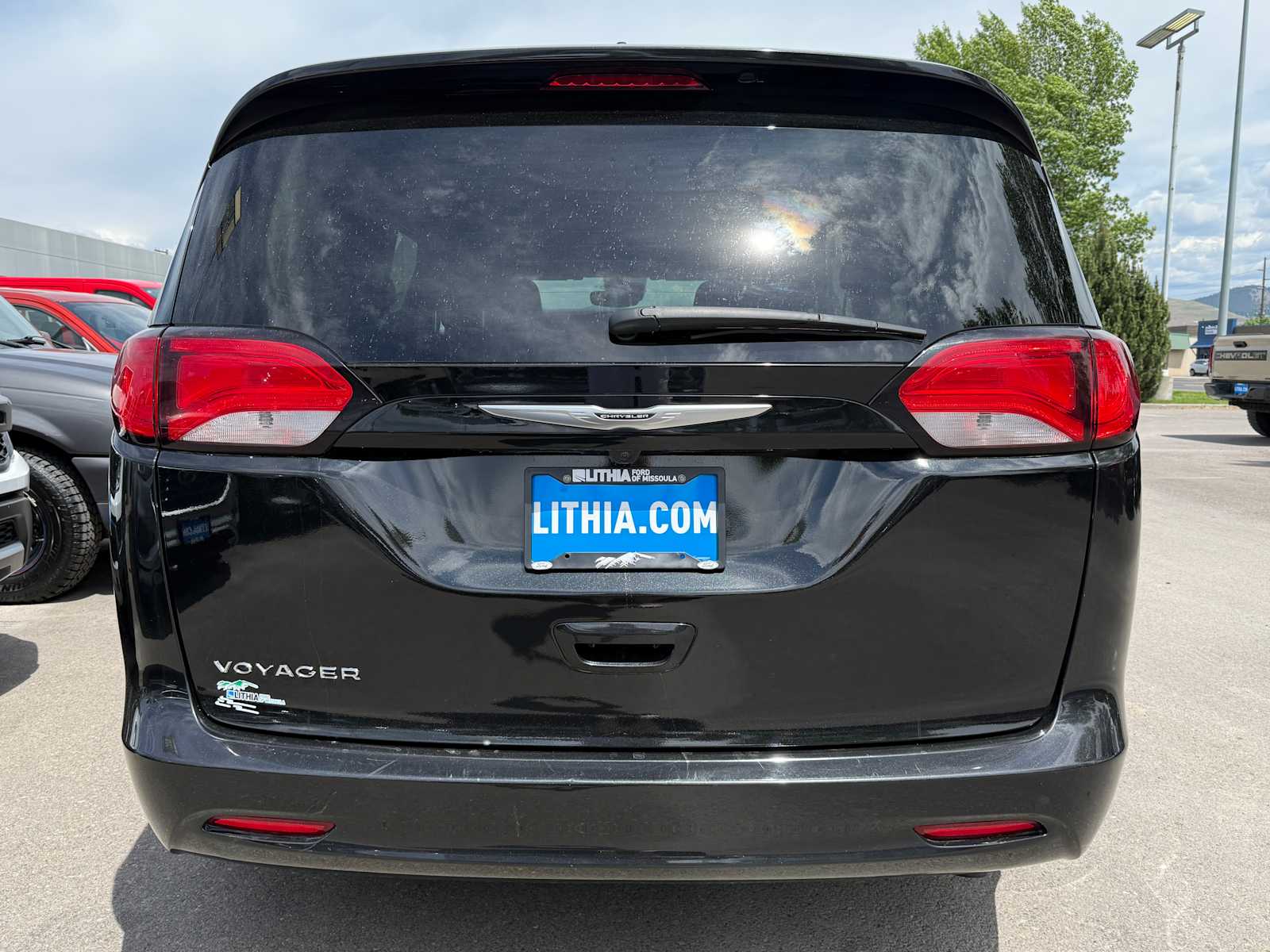 2023 Chrysler Voyager LX 8