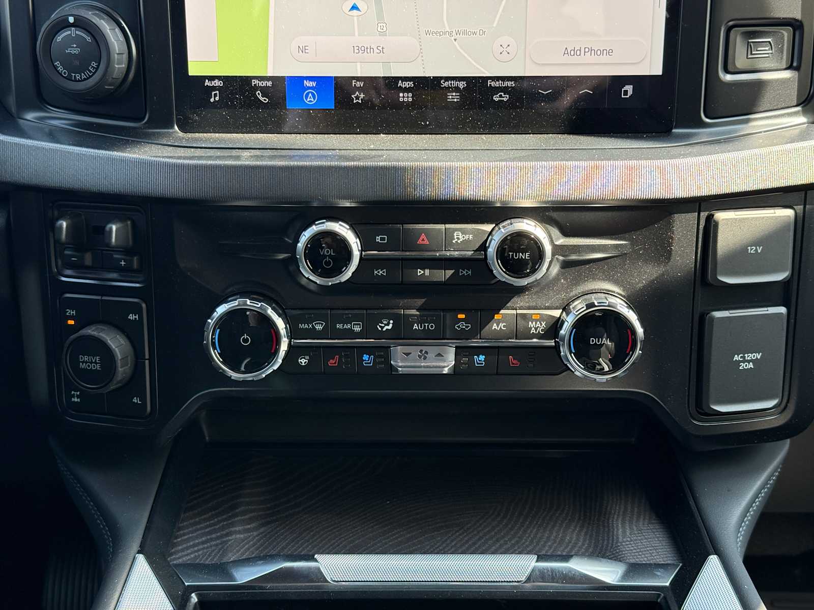 2025 Ford F-350 Super Duty Platinum - Photo 18