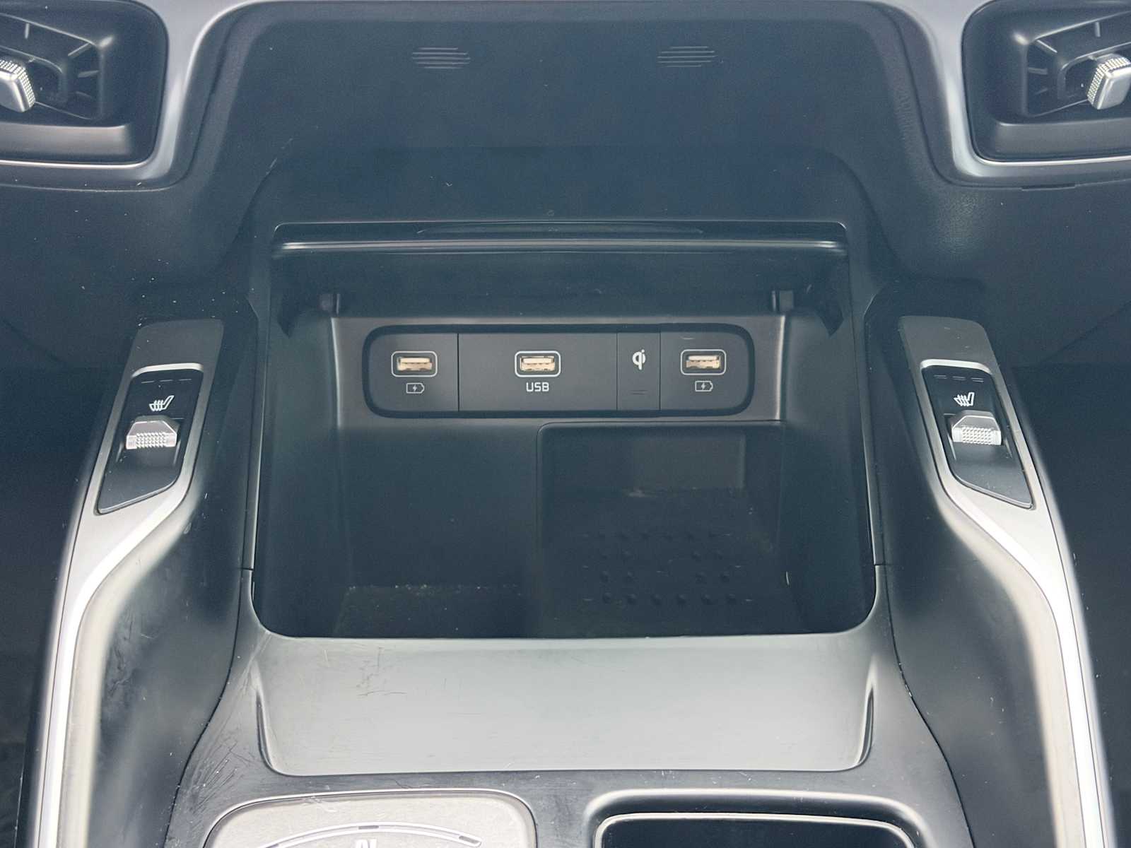 Thumbnail: 2023 Kia Sorento - 18