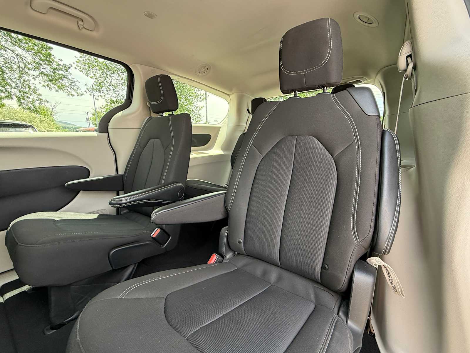2023 Chrysler Voyager LX 22