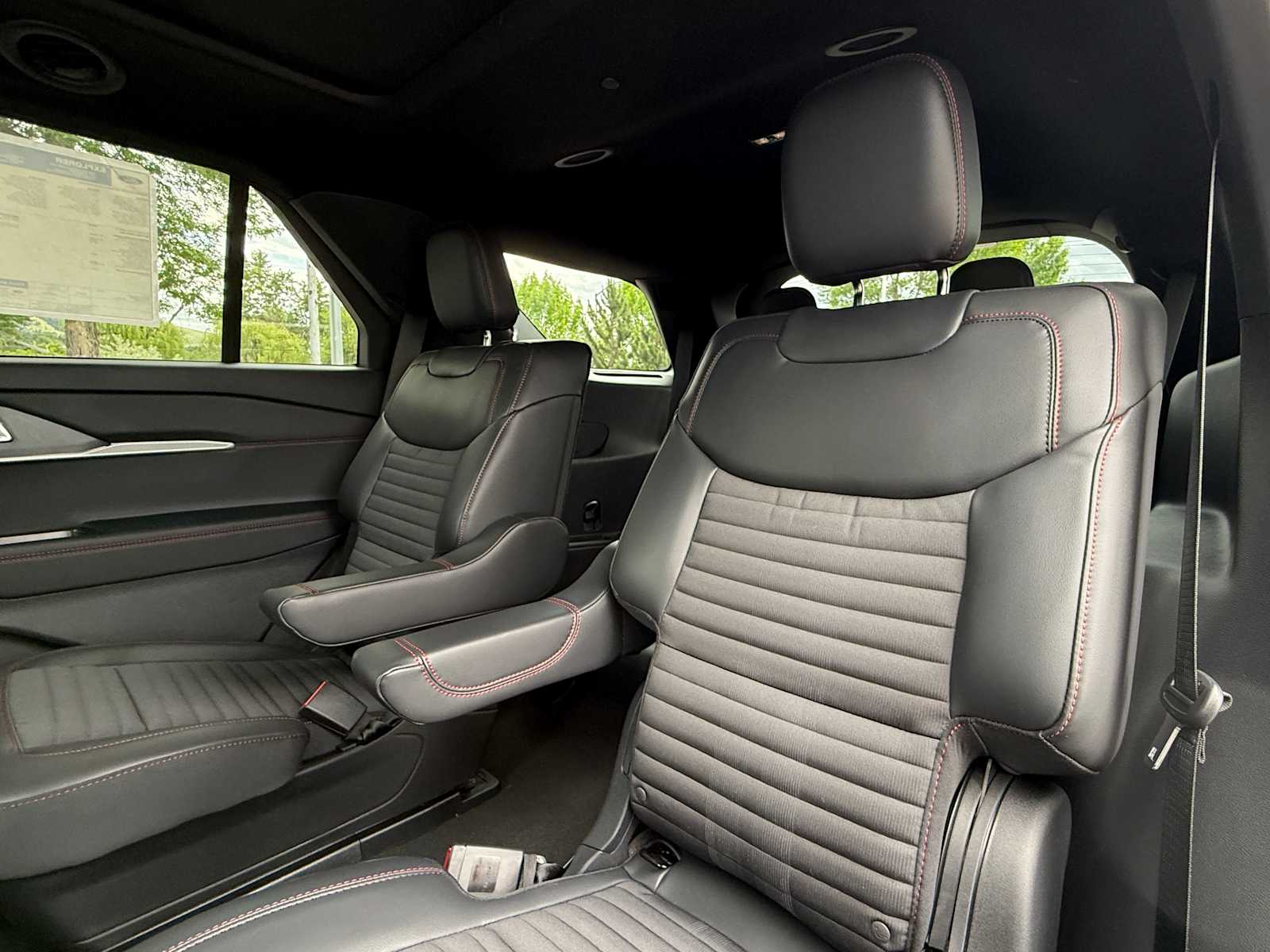 2025 Ford Explorer ST-Line 26