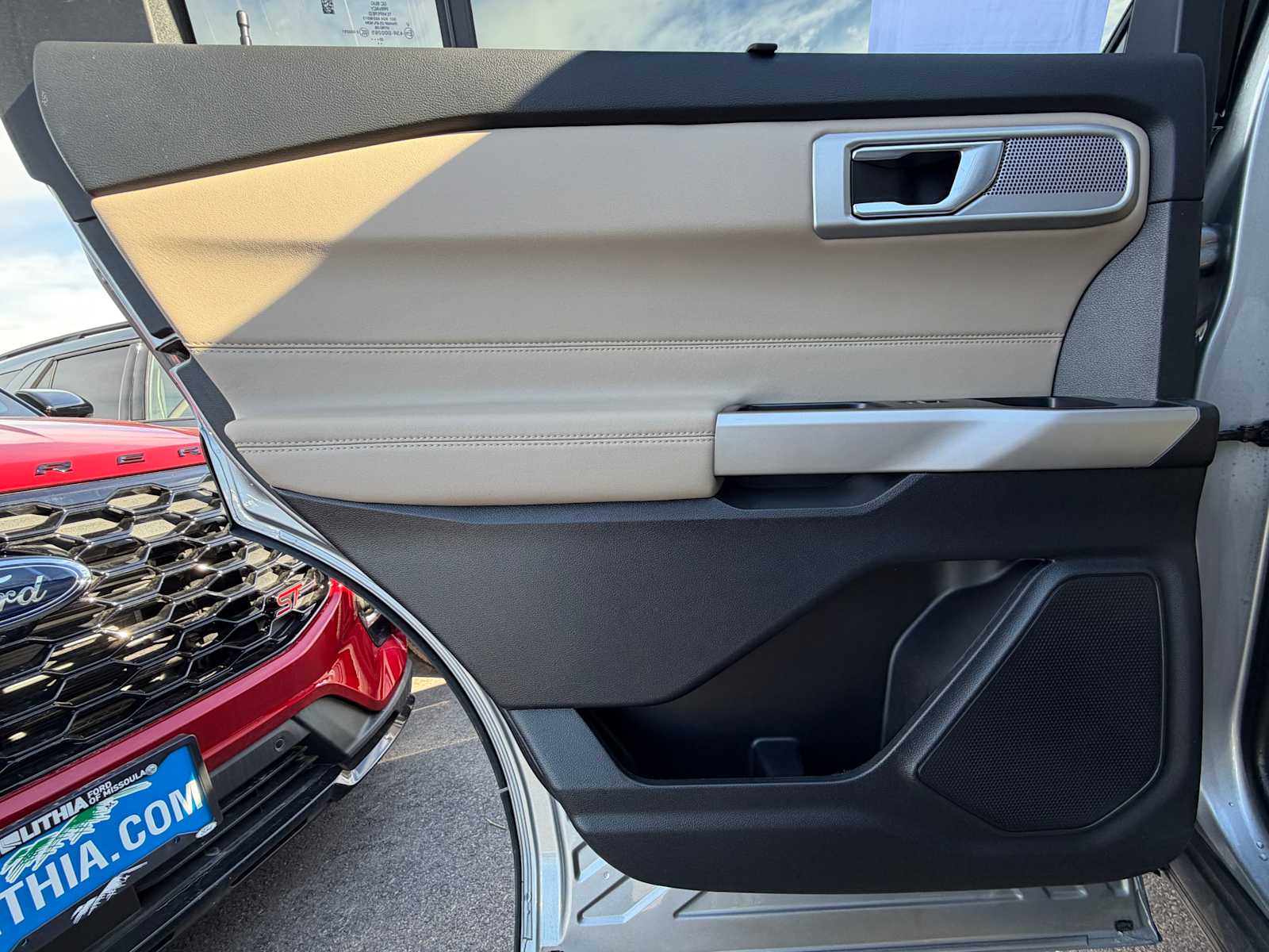 Thumbnail: 2022 Ford Explorer - 25