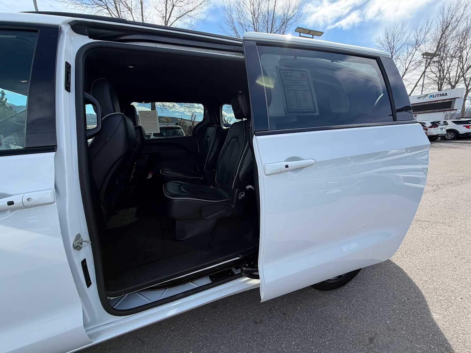 Thumbnail: 2025 Chrysler Pacifica - 23