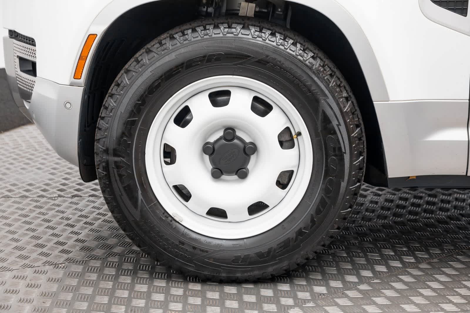 Thumbnail: 2023 Land Rover Defender - 7