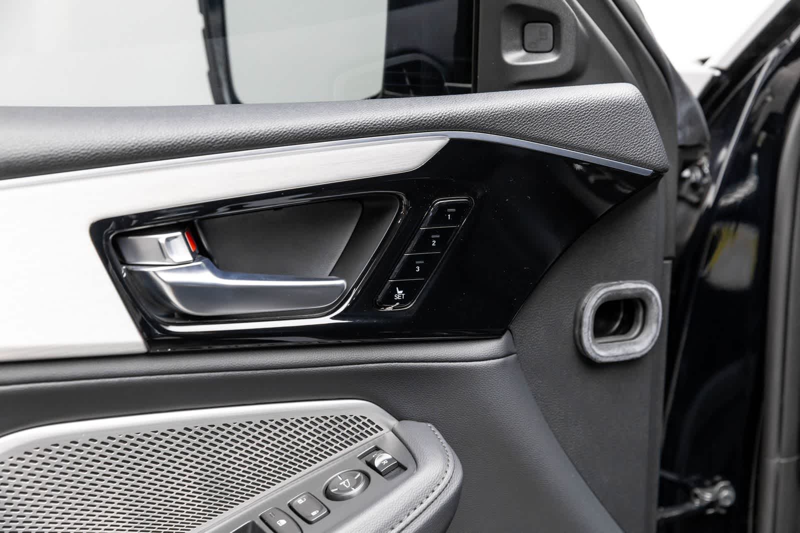 Thumbnail: 2023 Acura MDX - 30