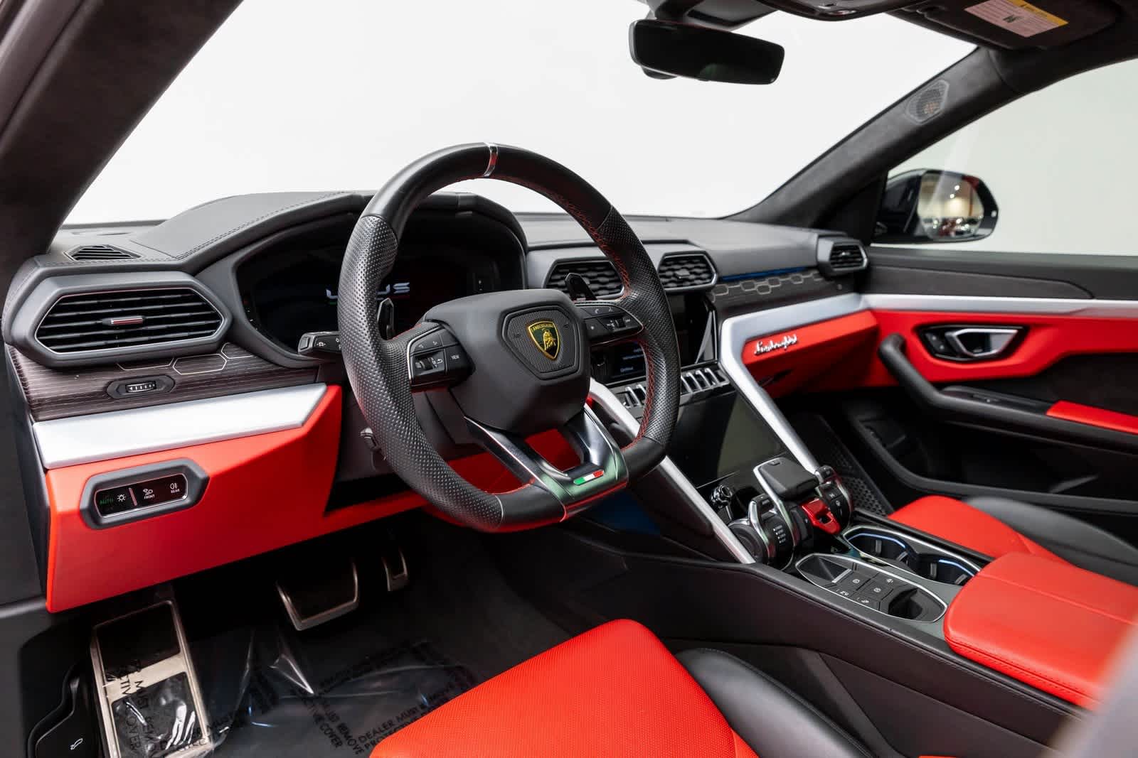 Thumbnail: 2022 Lamborghini Urus - 2