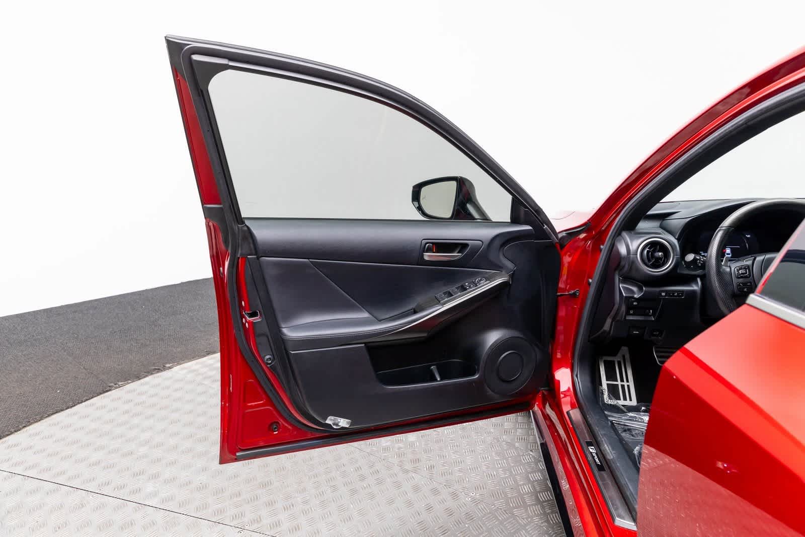 Thumbnail: 2021 Lexus IS - 23