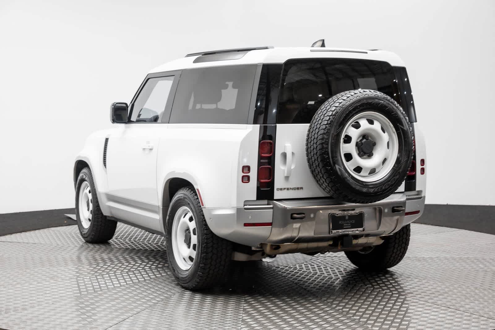 Thumbnail: 2023 Land Rover Defender - 4