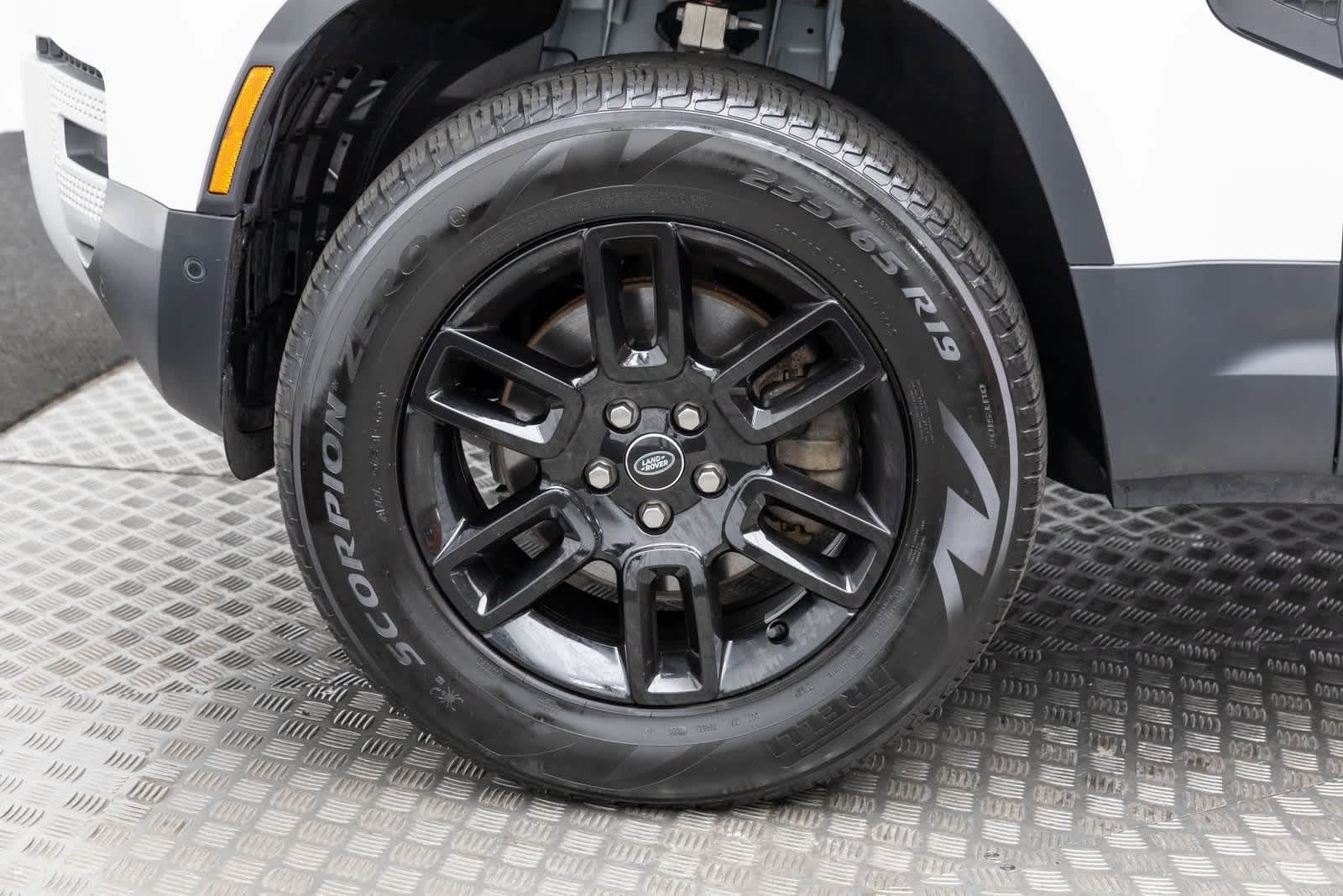 Thumbnail: 2025 Land Rover Defender - 8