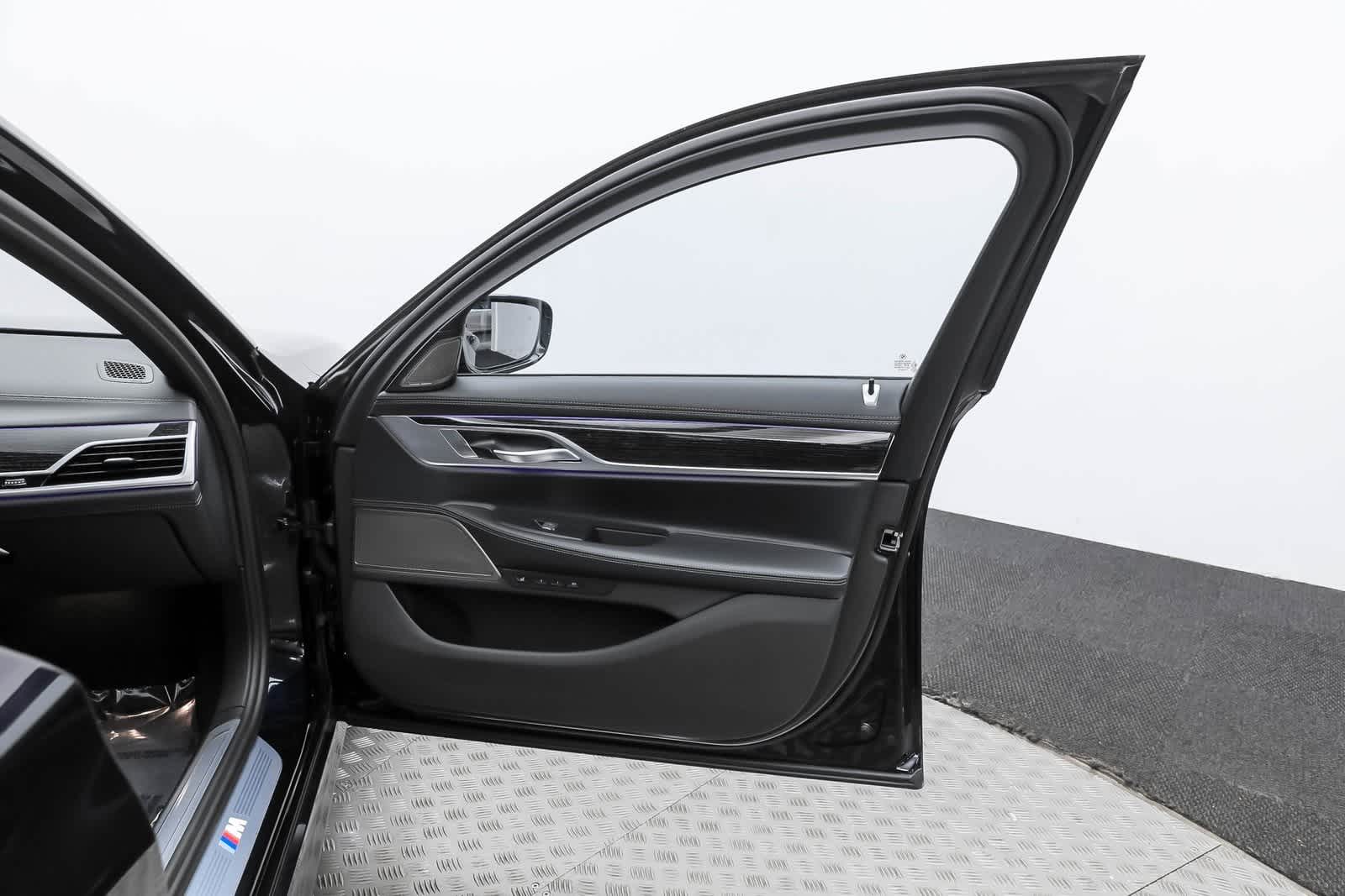 Thumbnail: 2022 BMW 7 Series - 45