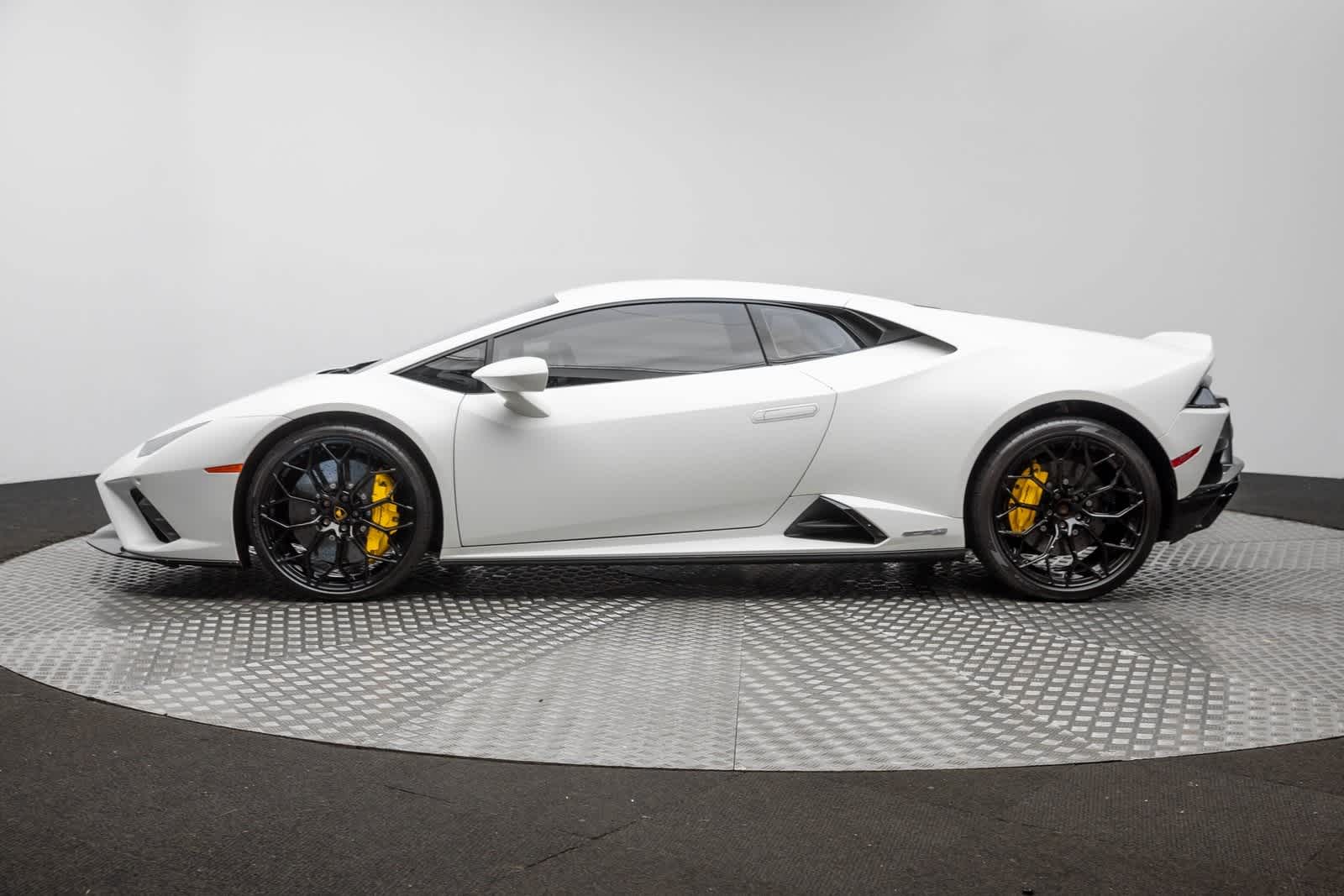 Thumbnail: 2022 Lamborghini Huracan - 3