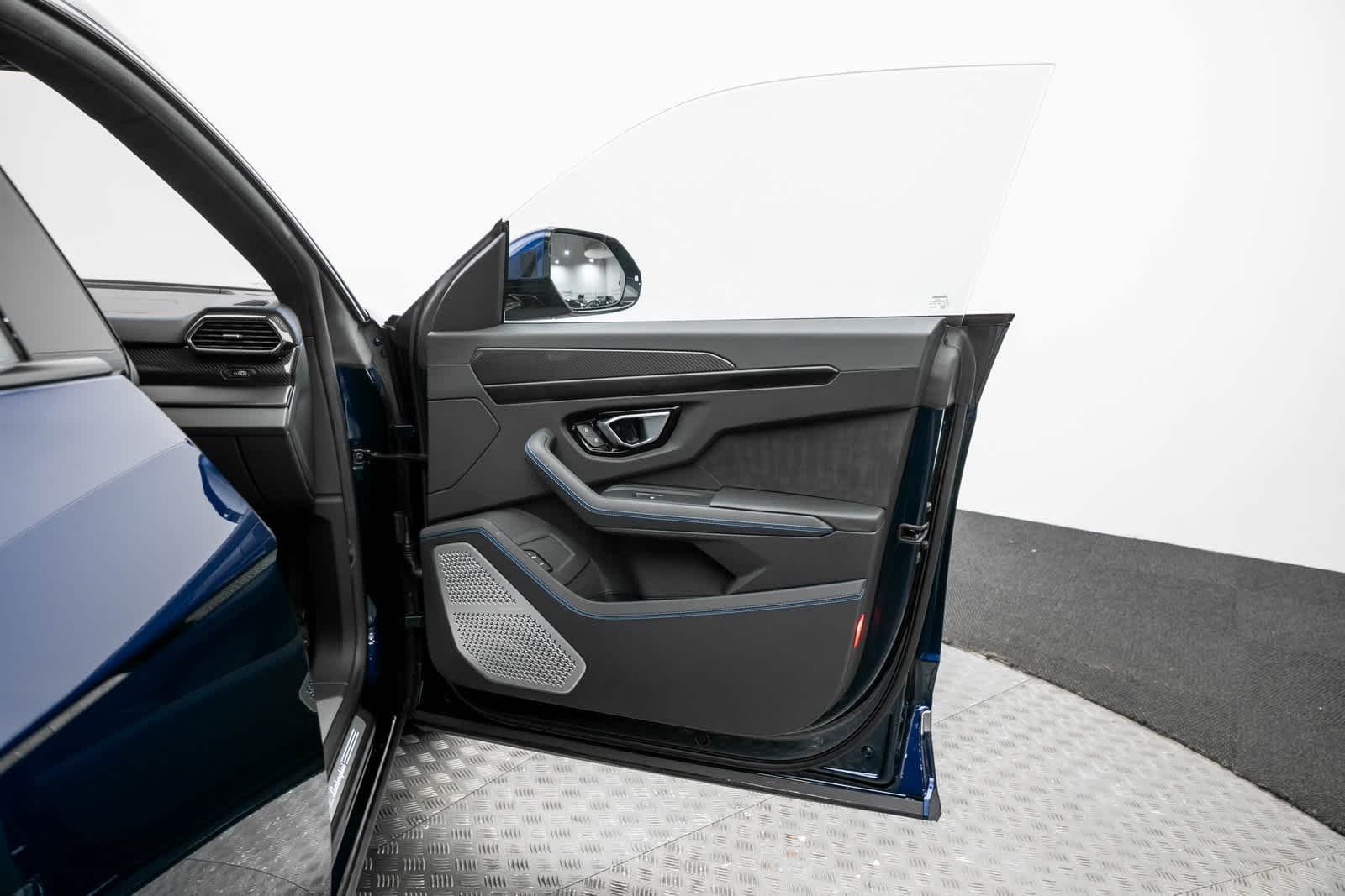 Thumbnail: 2022 Lamborghini Urus - 47