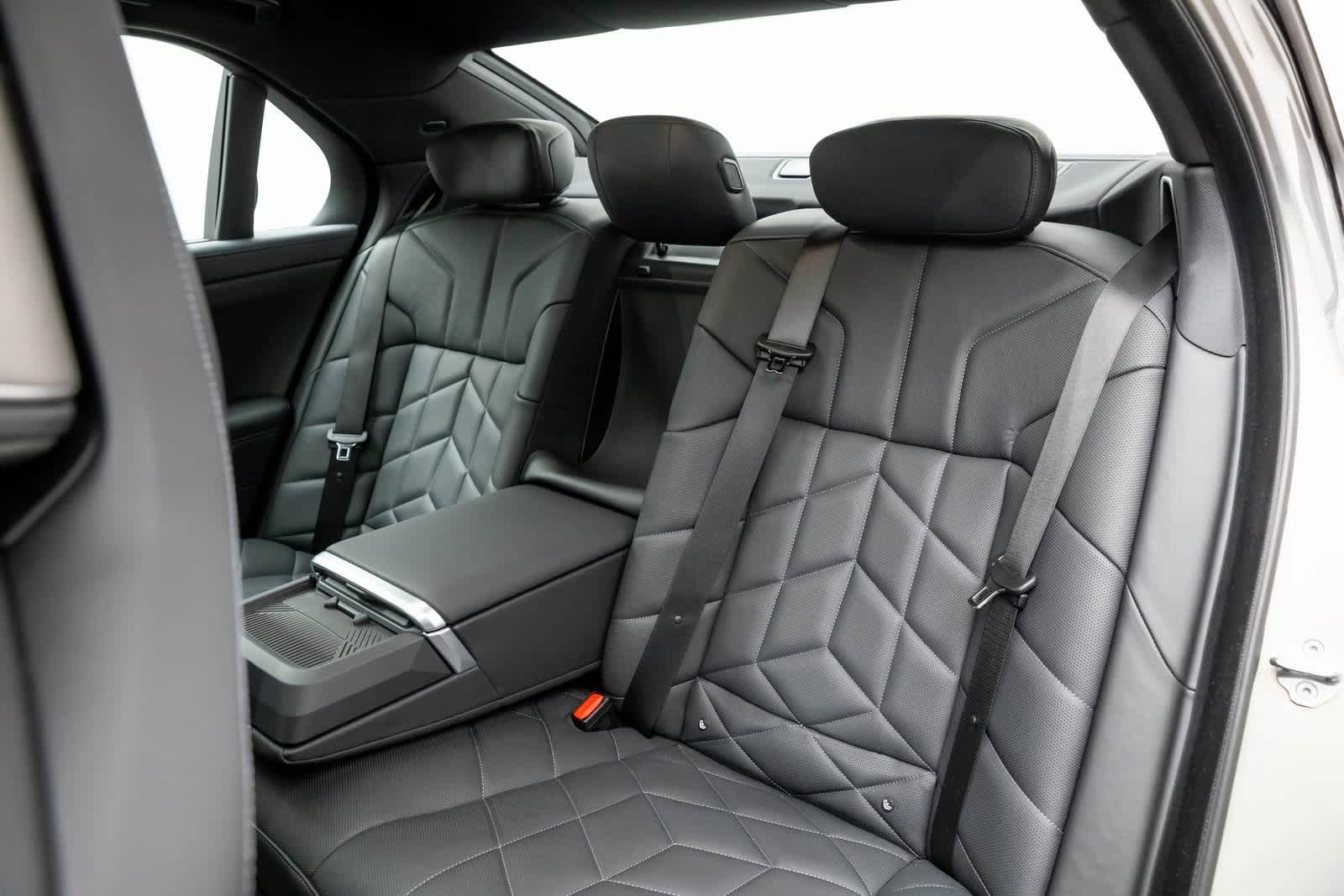 Thumbnail: 2024 BMW 7 Series - 14