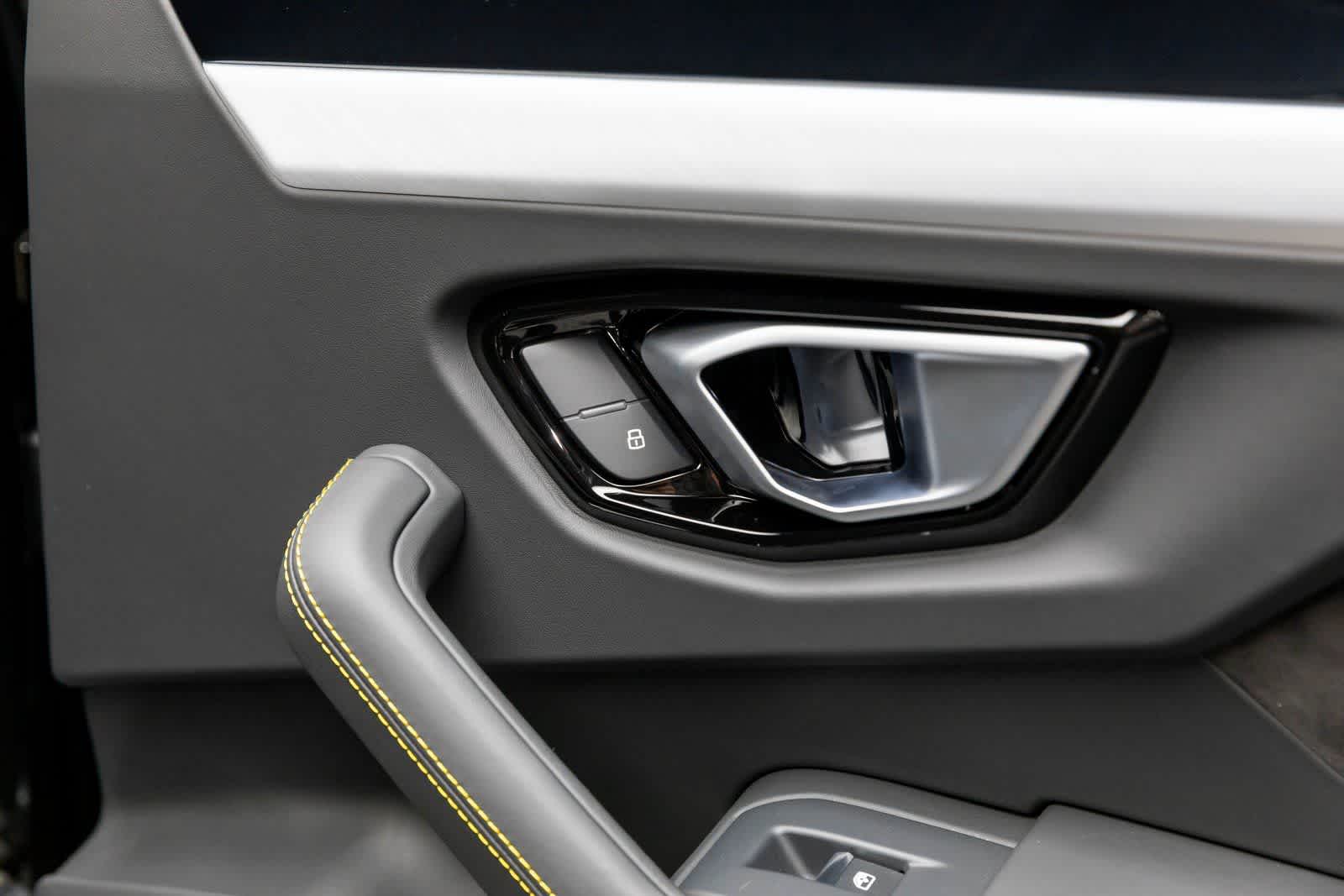 Thumbnail: 2022 Lamborghini Urus - 49