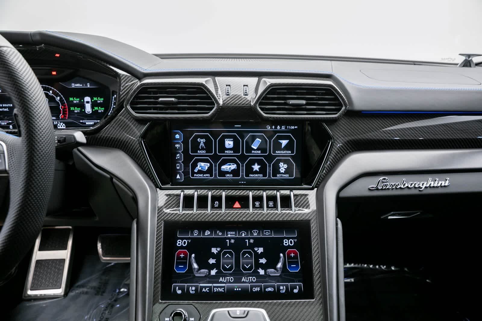 Thumbnail: 2022 Lamborghini Urus - 10