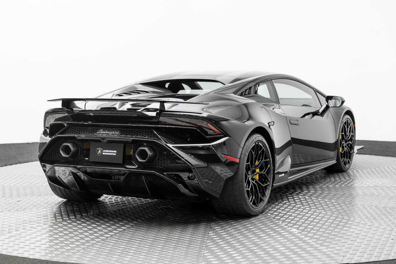 Thumbnail: 2024 Lamborghini Huracan - 18
