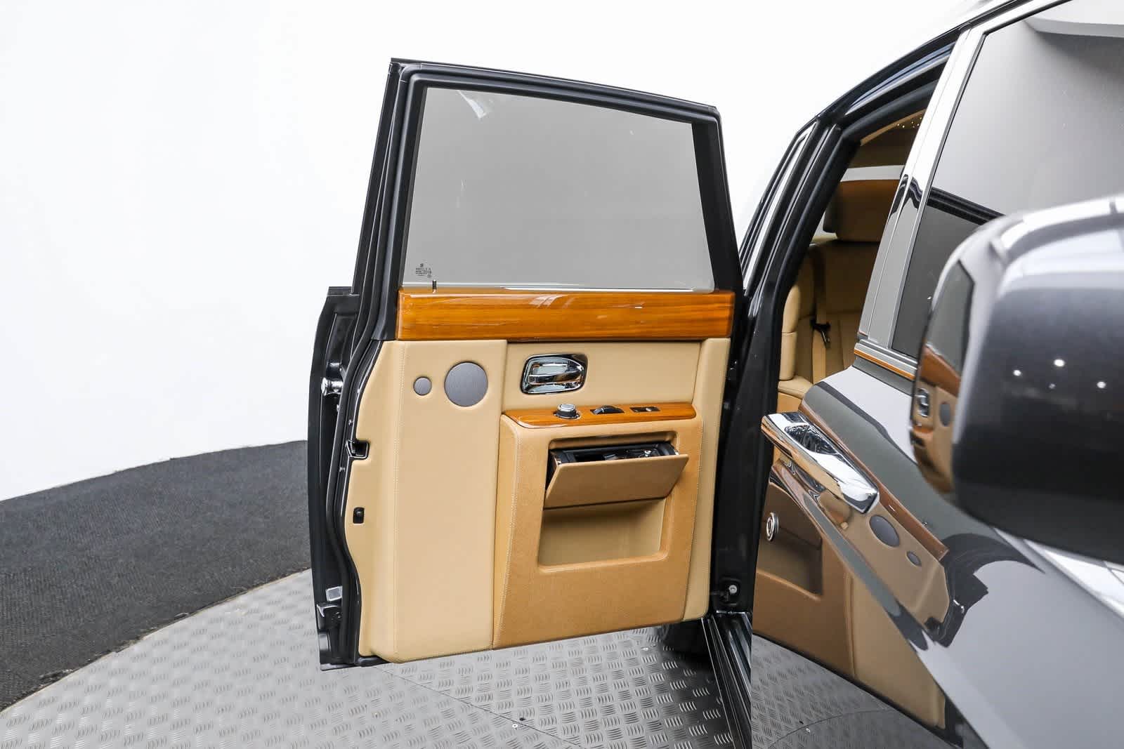 Thumbnail: 2015 Rolls-Royce Phantom - 47
