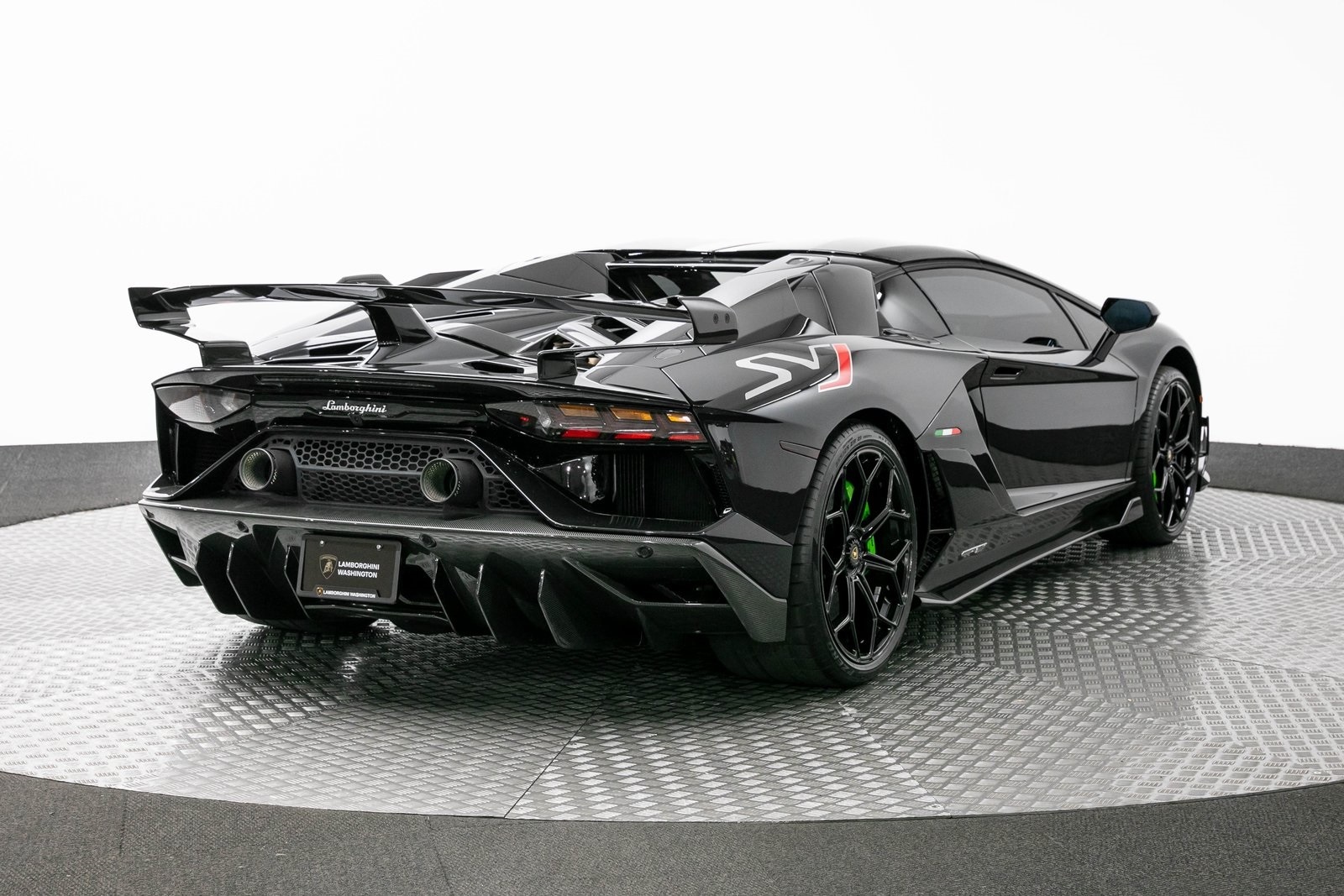 2021 Lamborghini Aventador SVJ 4