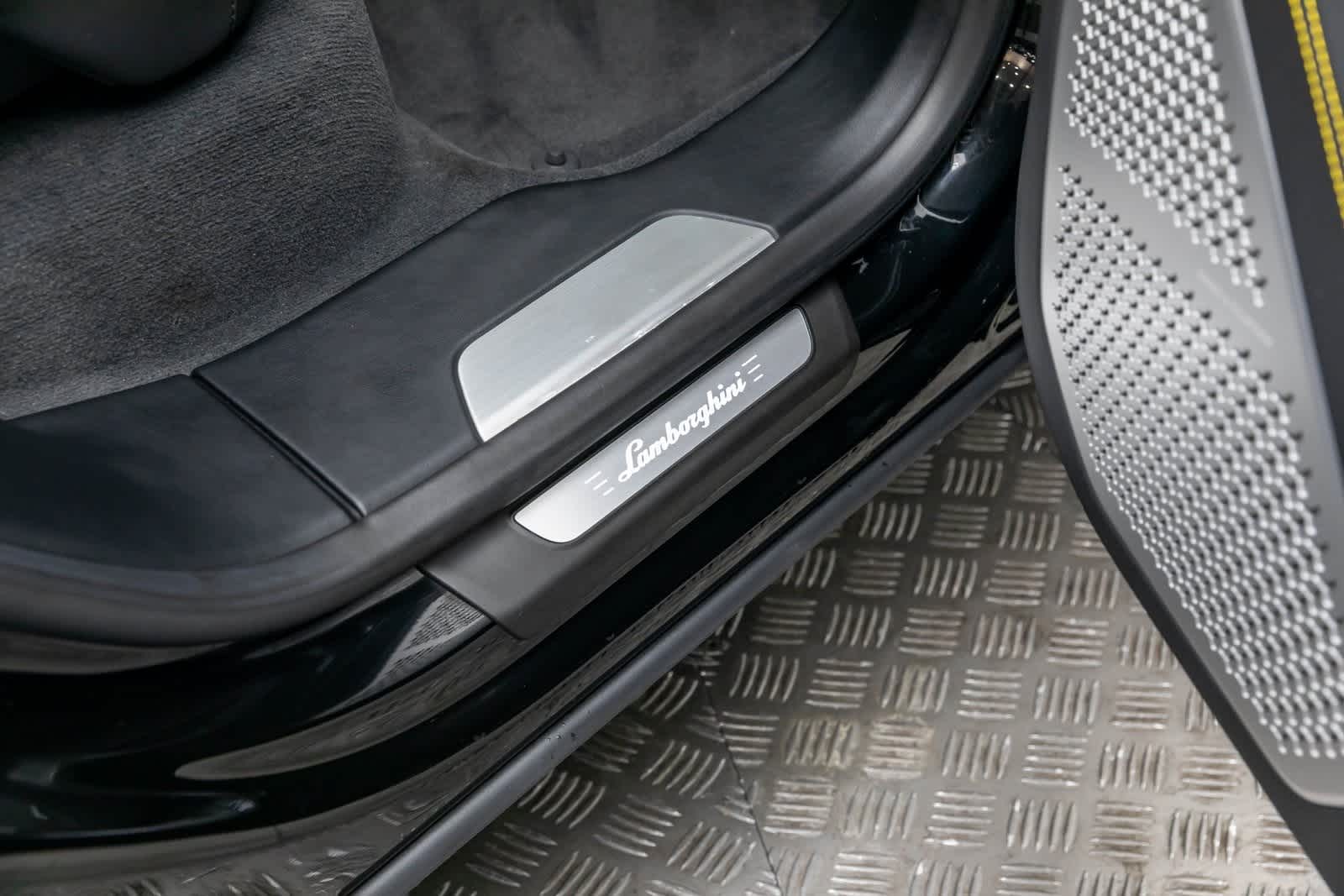 Thumbnail: 2022 Lamborghini Urus - 50